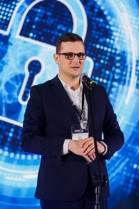 Na scenie przemawia Wojewoda Kujawski-Pomorski Michał Sztybel